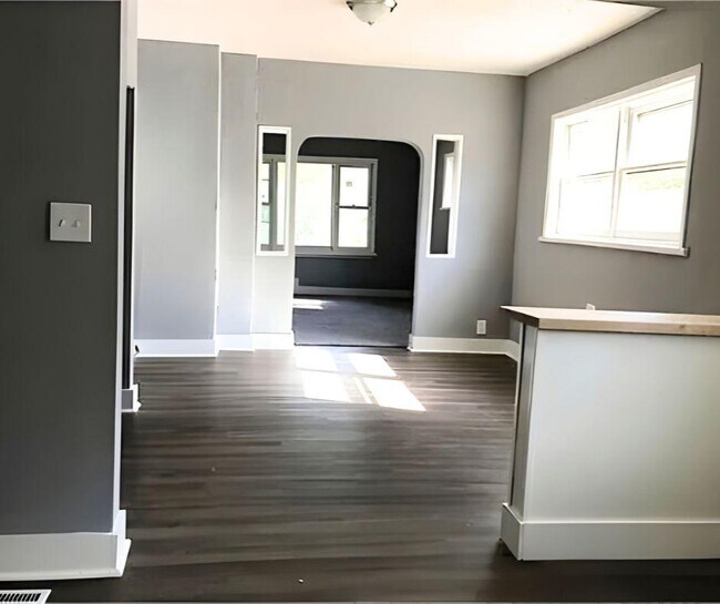 Building Photo - 9918 Sandusky Ave