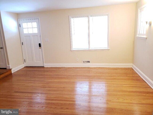 Building Photo - 5116 Hillburn Ave