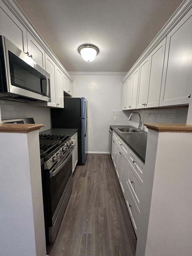 Kitchen - 2.5 Rm, 1 Bd, 1Ba - Museum Commons