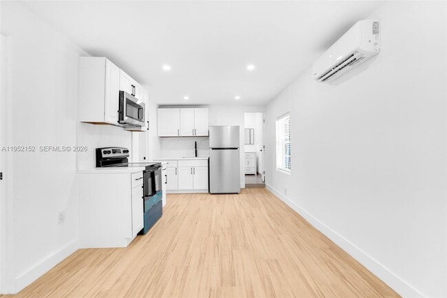 Foto del edificio - 2419 Coolidge St