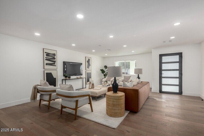 Foto del edificio - 6712 E Pershing Ave
