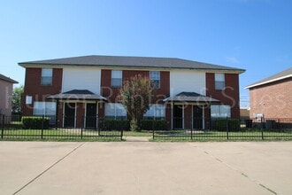 Building Photo - 3802 Gus Dr