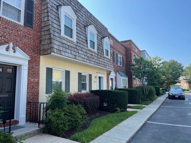 Parking outside your door - 6747 Kenwood Forest Ln