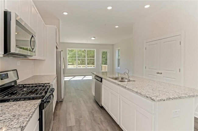 Building Photo - 2791 Bell Dr SE
