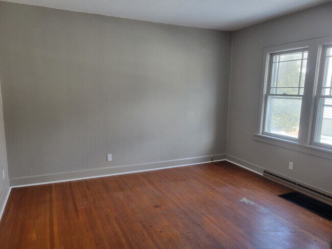 Foto del edificio - 1223 E 10th St