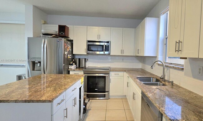 Foto del edificio - 5016 SW 134th Ave