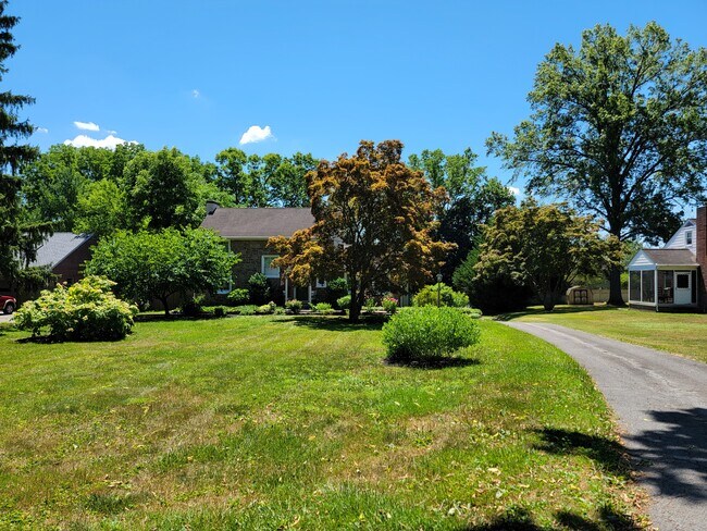Building Photo - 1704 Millersville Pike