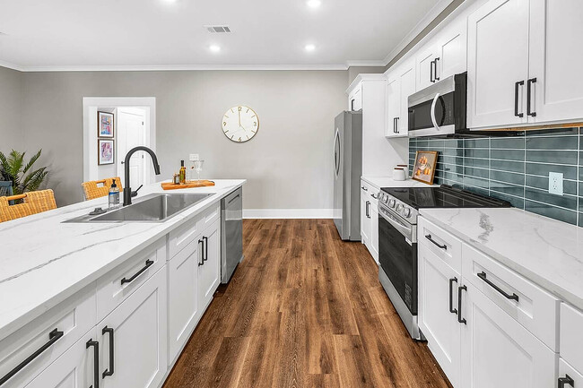 Building Photo - Pointe Grand North Athens Townhomes