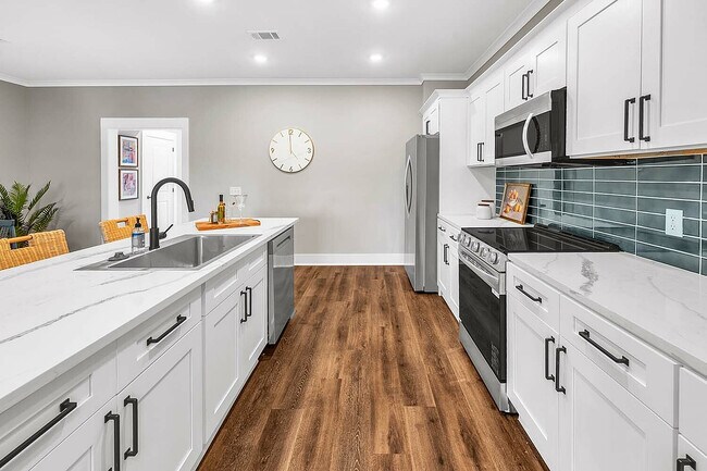 Building Photo - Pointe Grand North Athens Townhomes