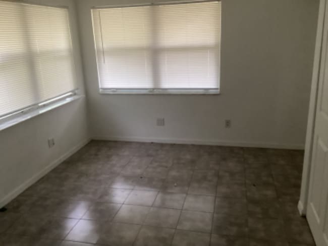 Building Photo - 3957 SW 89th Ave