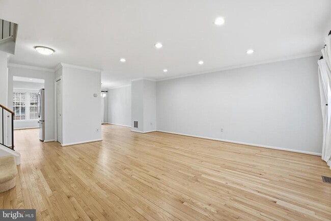 Building Photo - 10137 Village Knolls Ct