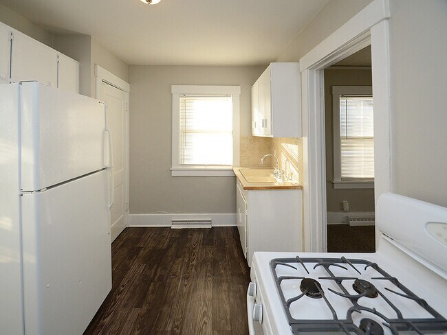 Building Photo - 3361 N 59th St