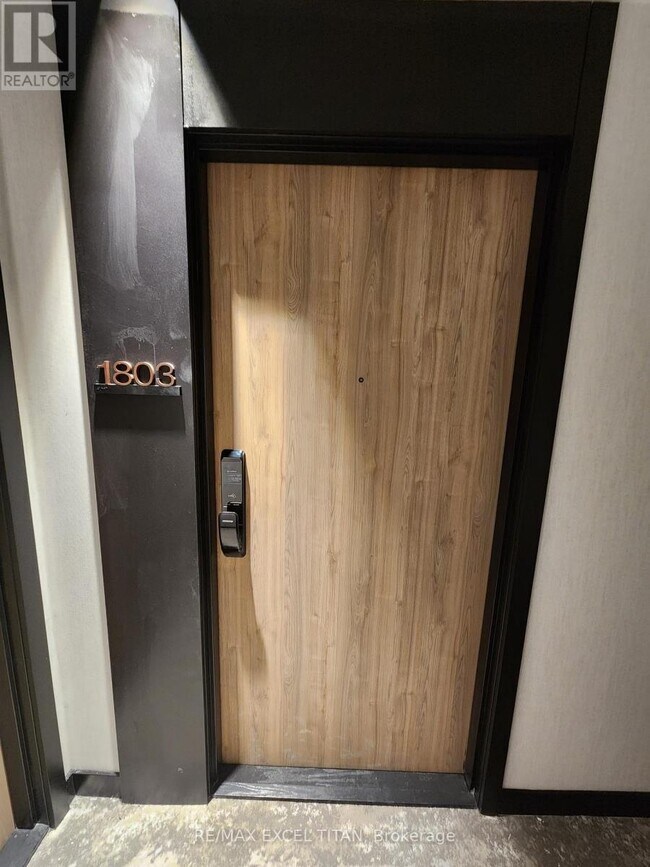 Building Photo - 1 Fairview Rd E