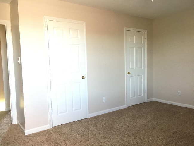 Building Photo - 1202 Goldridge Dr SW