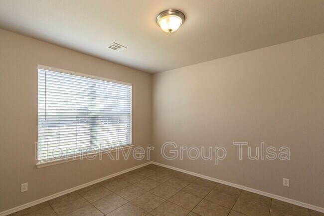 Foto del edificio - 10712 N 152nd E Ave.