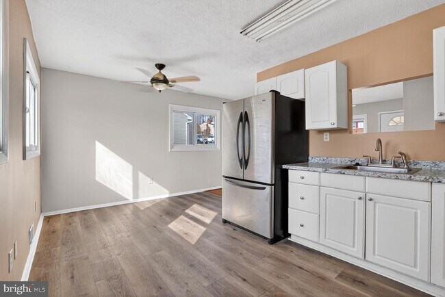 Foto del edificio - 1597 Katherine Ct