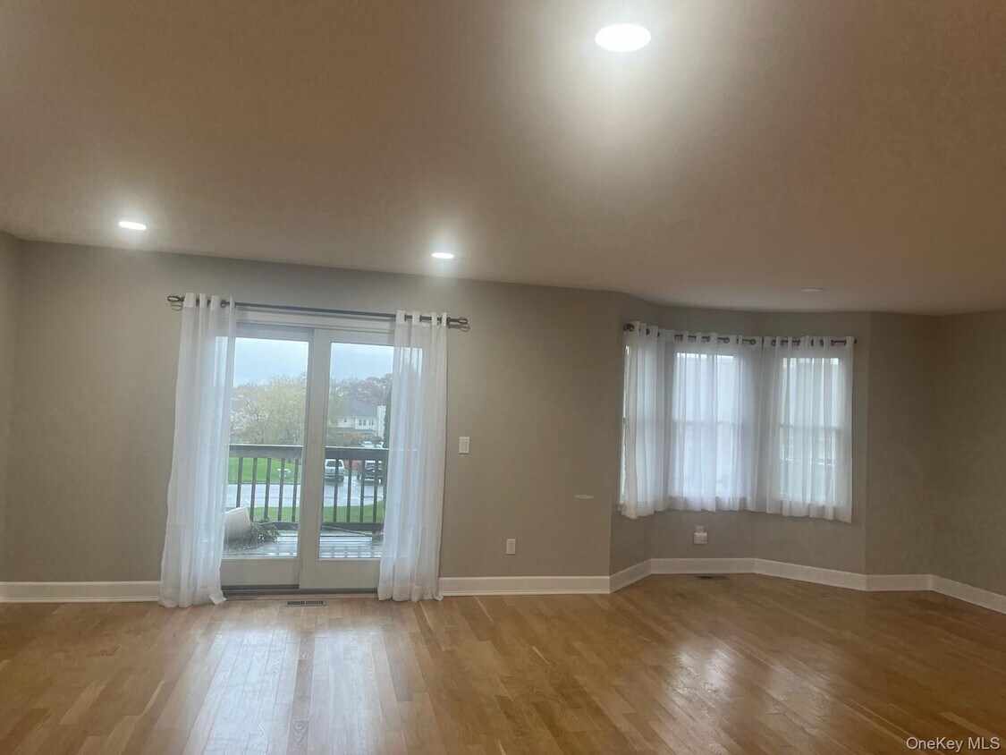 Foto del edificio - 706 Willow Pond Dr