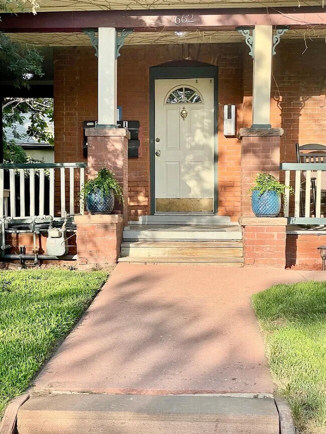 Building Photo - Charming unit for rent in Wash Park!