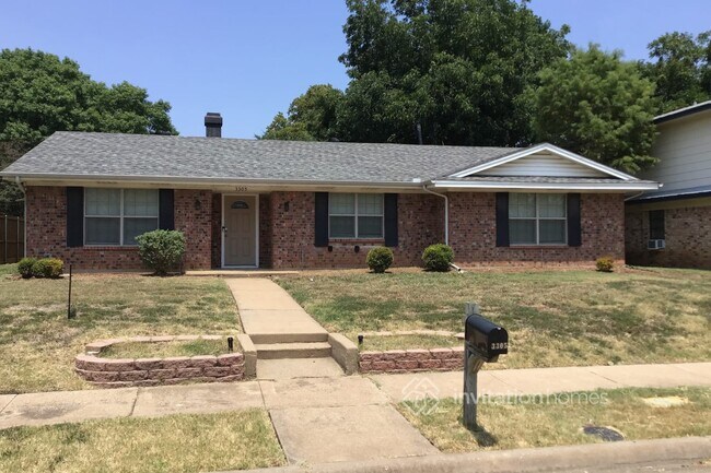 Building Photo - 3305 E Park Blvd