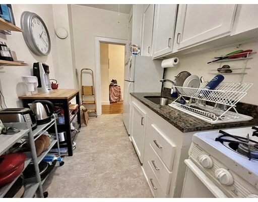 Building Photo - 73 Martin St