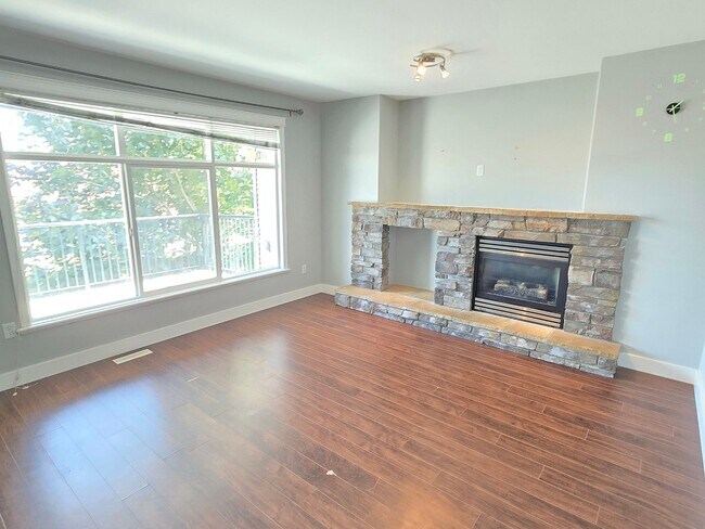 Photo du bâtiment - Comfortable Townhome in Eden Park!