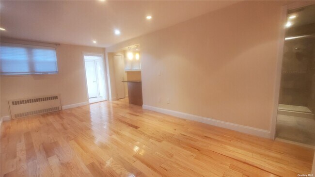 Building Photo - 65-06-65-75 75th Pl