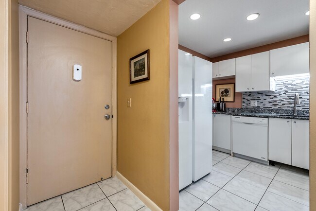 Foto del edificio - 1516 S Lakeside Dr