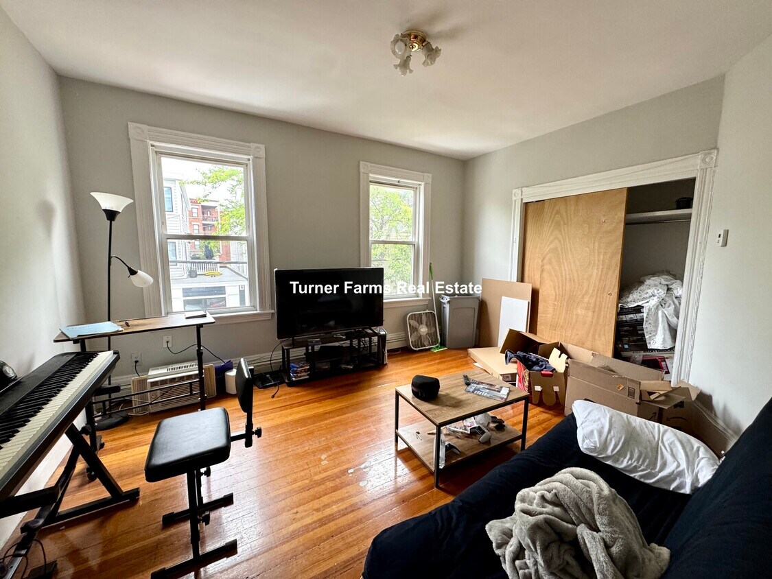 Primary Photo - 146 Columbia St
