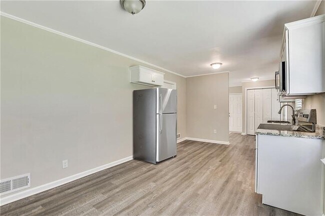 Foto del edificio - 4257 Midway Rd