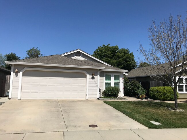 Building Photo - Fantastic East Davis 3 bedroom available f...