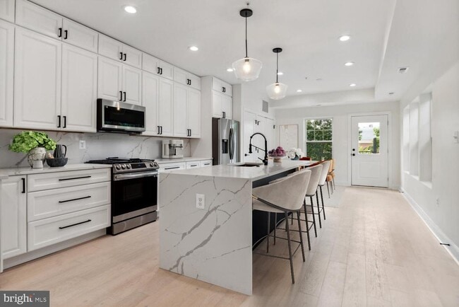 Building Photo - 1232 Trinidad Ave NE