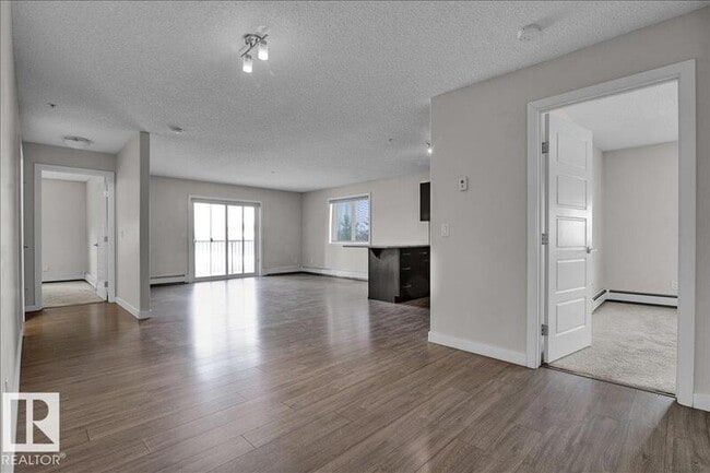 Building Photo - 14808-14125 125 St NW