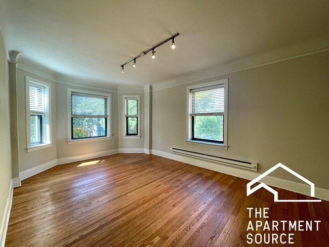 Photo - 2317 N Rockwell St Apartment