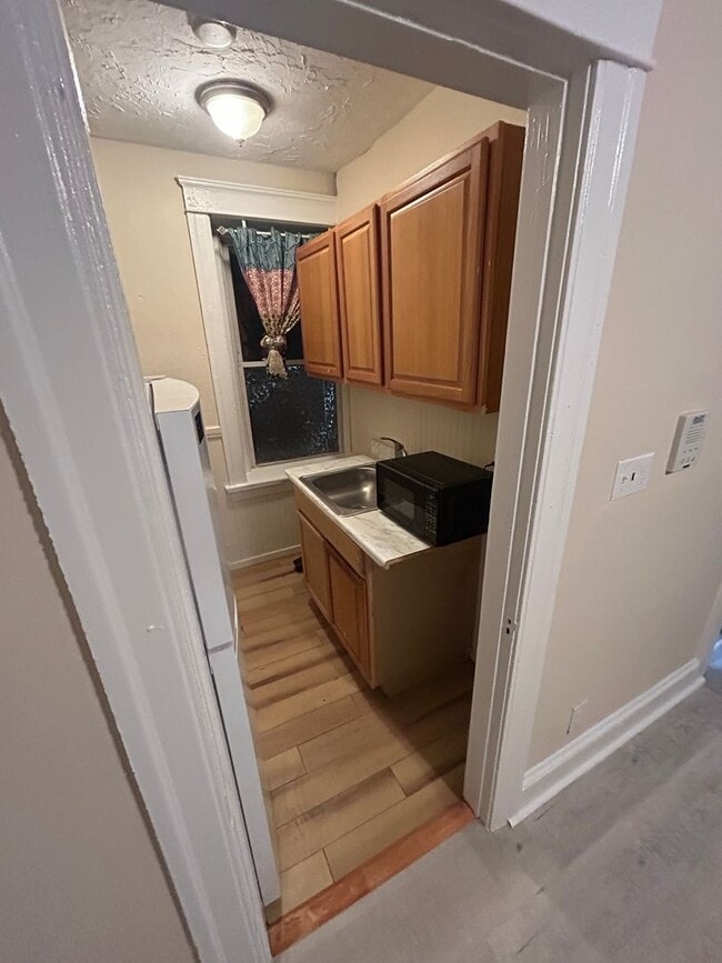 Building Photo - 1 Hitchcock Rd