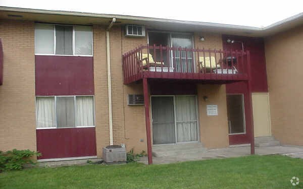 Foto del edificio - 1355 Ohmer Ave