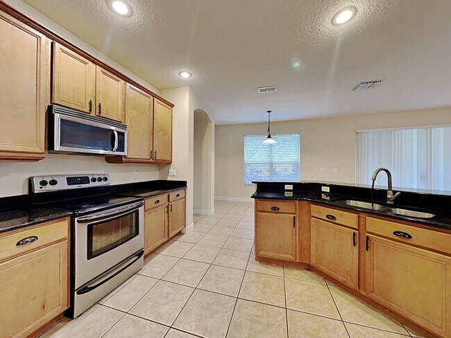 Foto del edificio - 589 Errol Pkwy