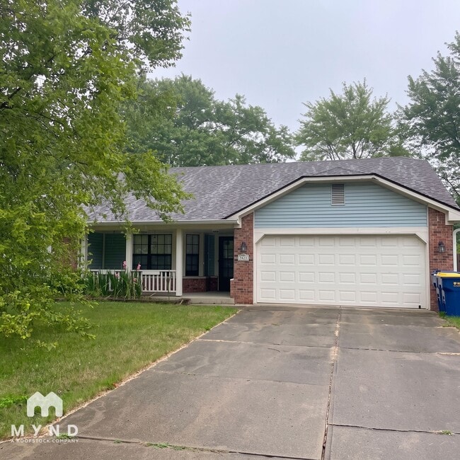 Building Photo - 7423 Pebblebrook E Dr