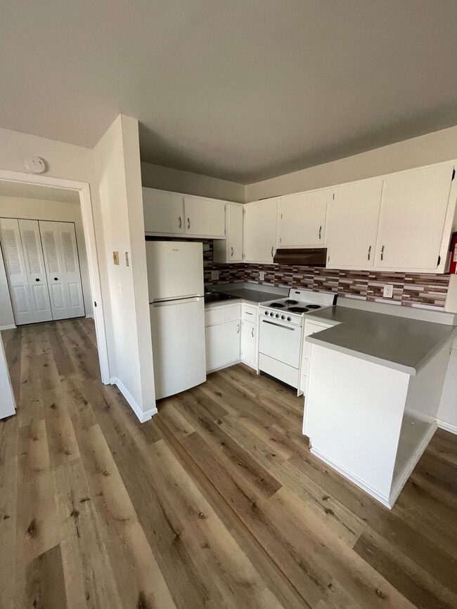 Kitchen - 1302 W Sycamore St