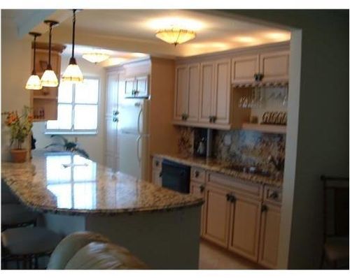 Building Photo - 1160 Hillsboro Mile