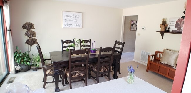 Foto del edificio - 222 Harvest Dr