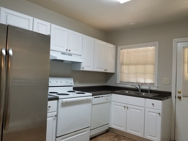 Building Photo - 3525 Draper Ave