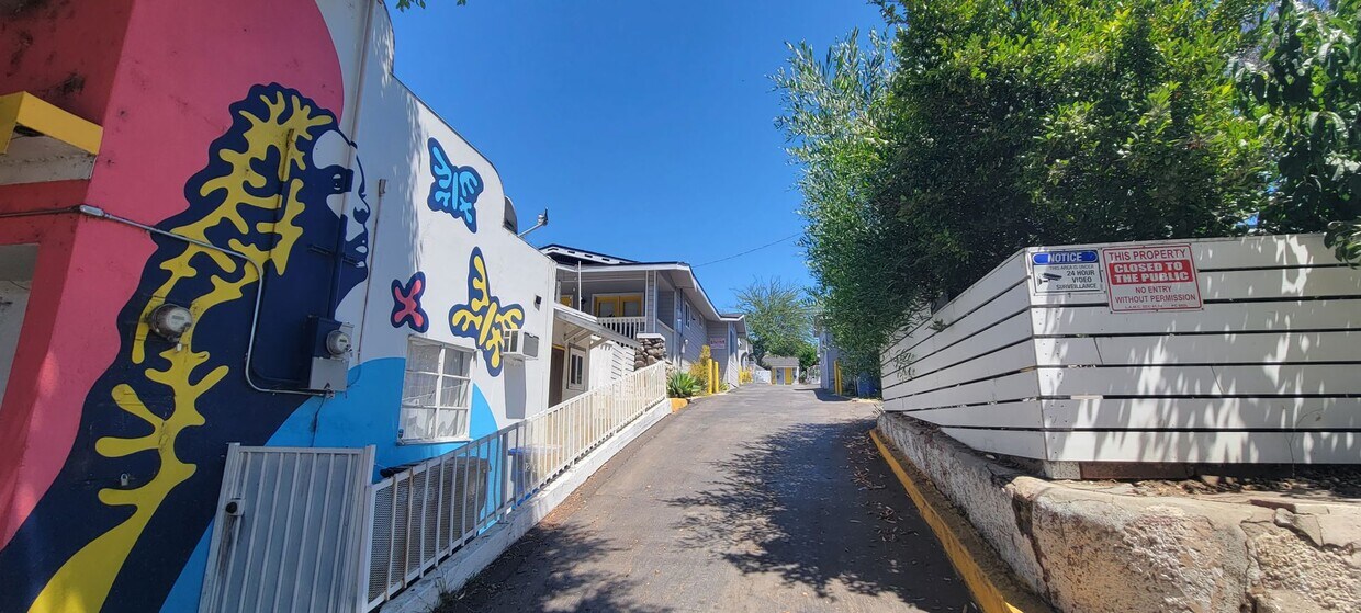 Foto del edificio - 3232 Verdugo Rd