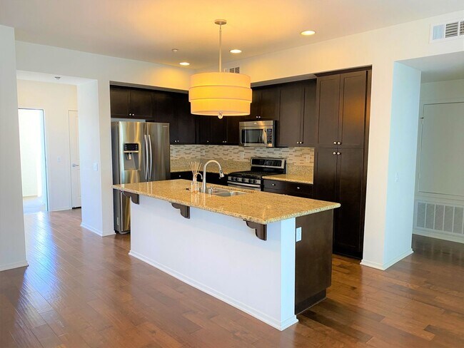 Foto del edificio - Executive 2-Bedroom Condo in the Prestigious South Bay 360 Community