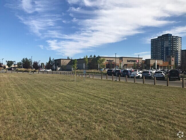 9/2022 Grassy Field - Bldg 20