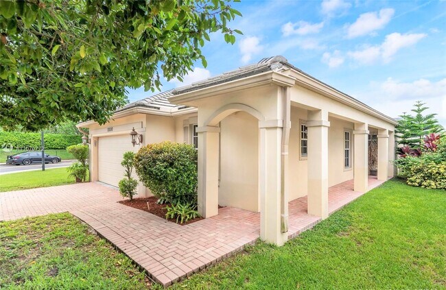 Foto del edificio - 8800 Lake Park Cir N