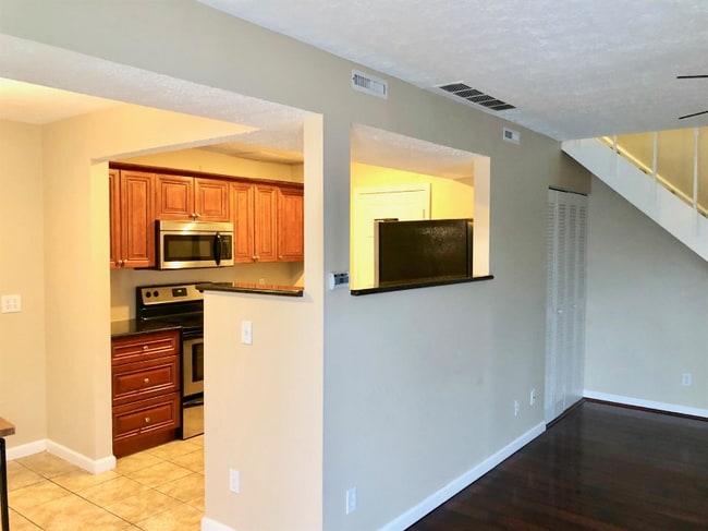 Building Photo - 16 Stardust Ct