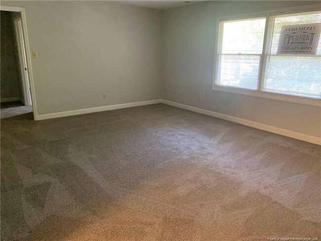 Building Photo - 230 Pinecrest Dr
