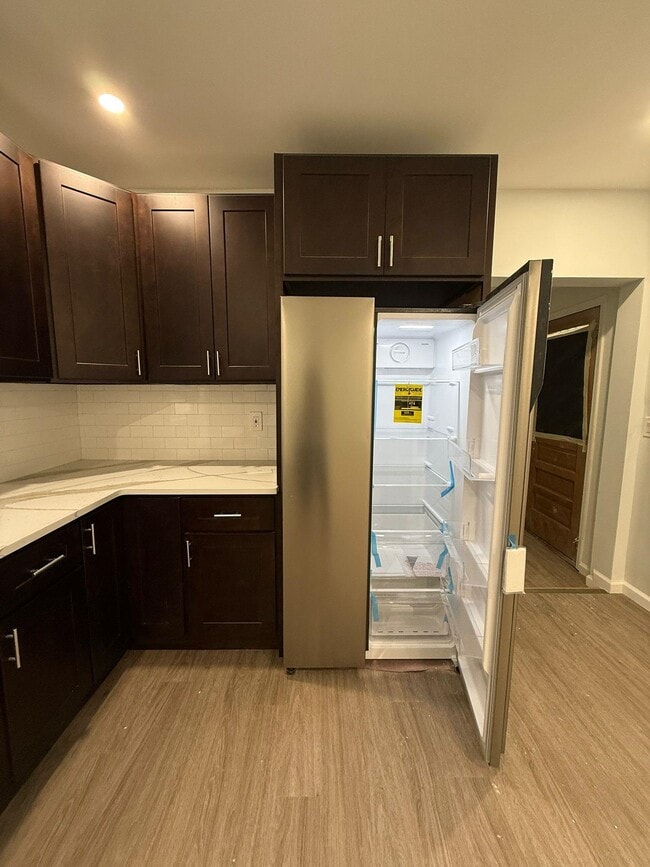 Building Photo - 407 Elm St