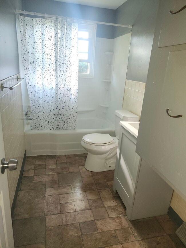 Building Photo - 218 Ward Rd