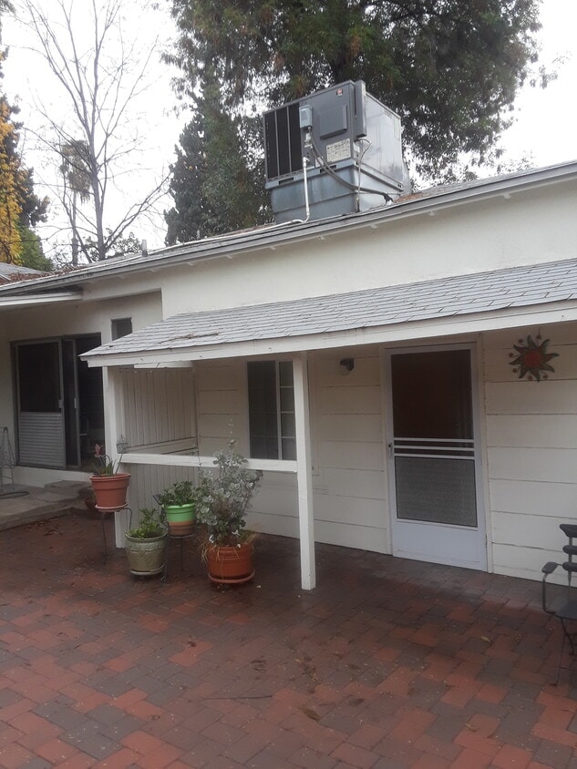 Primary Photo - 14248 Friar St